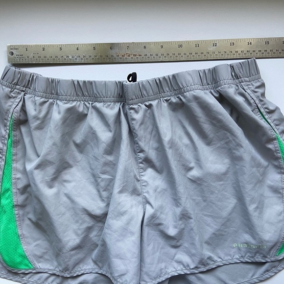 Patagonia Women’s Strider Running Shorts Lined Grey Green READ Snag - Picture 7 of 13